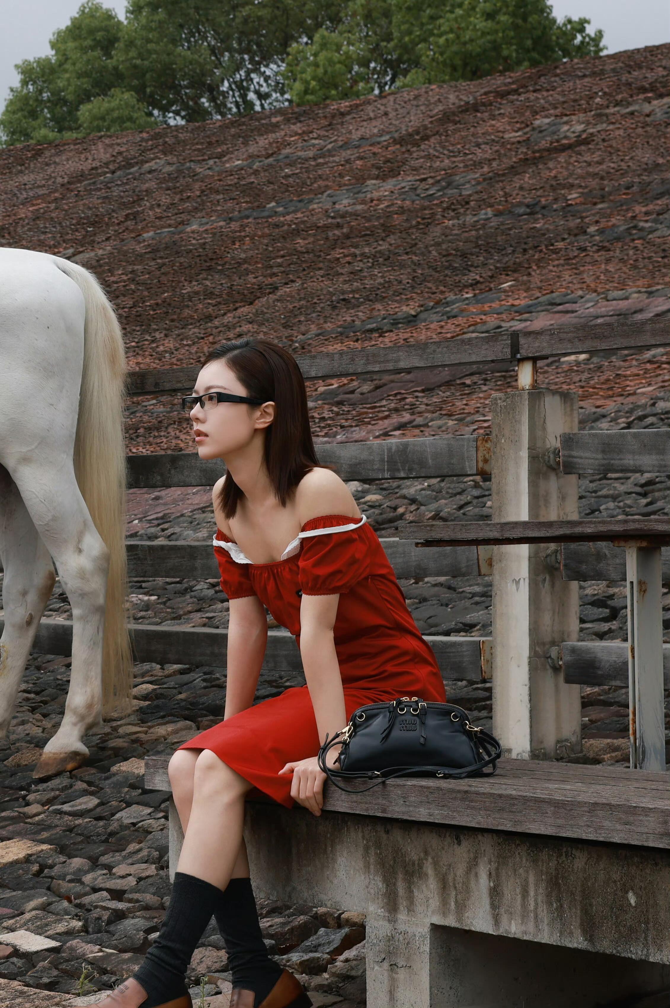 赵今麦现在穿衣好大胆啊