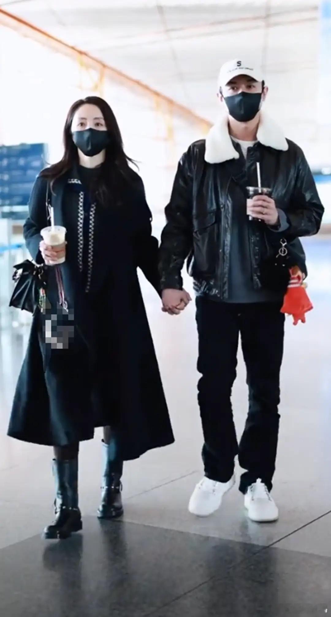 董璇张维伊现身机场，单看保养的很年轻，但夫妻同框能看出年龄差！