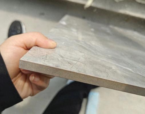 当初装修，我在通体砖和大理石砖之间纠结了整整一个月。问了十几个人，有人说通体砖耐