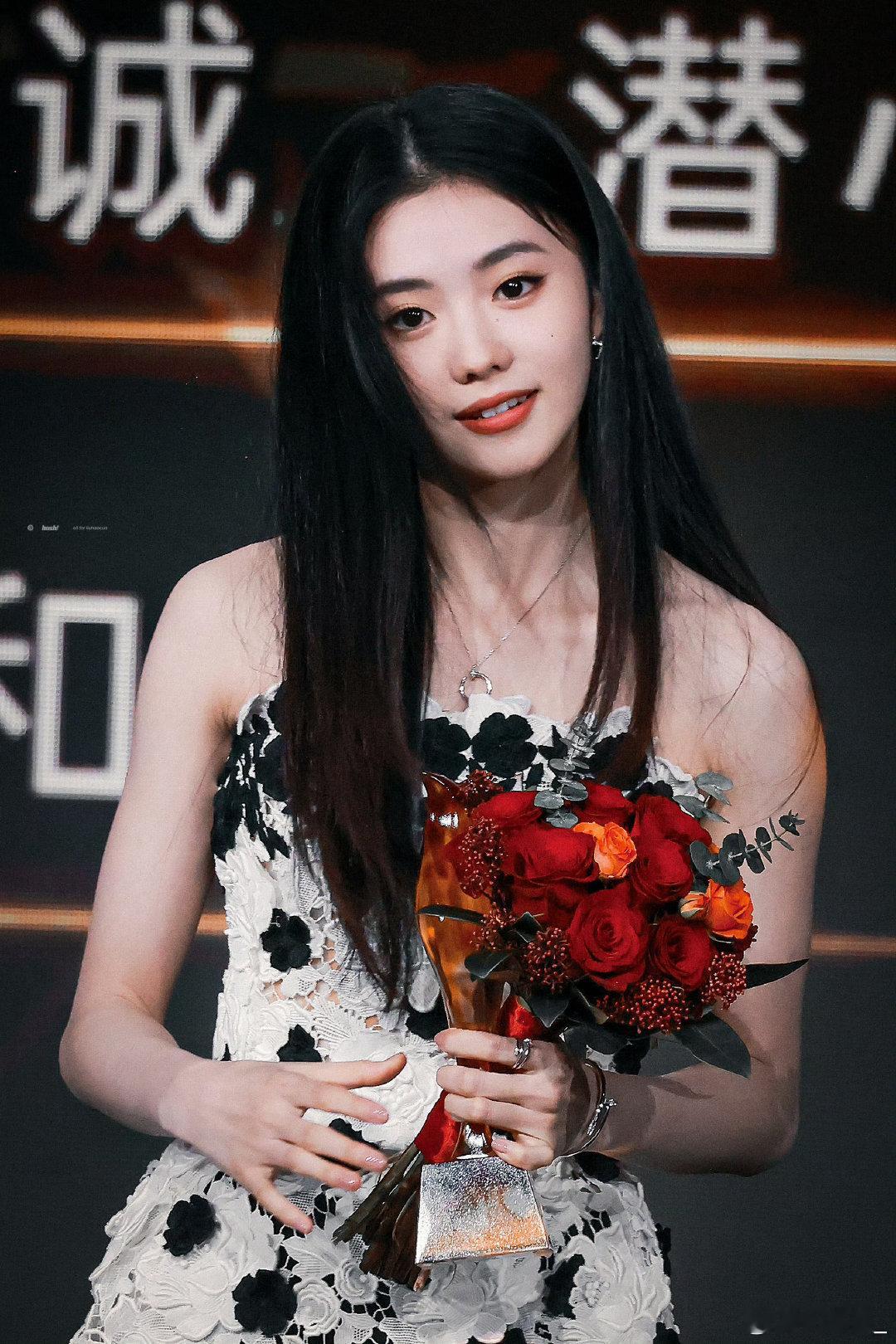 #刘浩存##刘浩存#每场活动都好美🖤💐#刘浩存#​