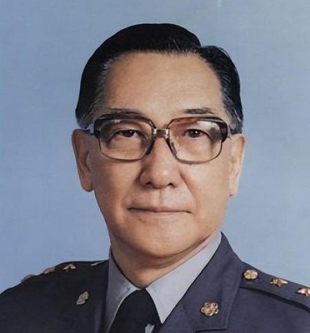 1997年，已满100岁高龄的宋美龄接到消息，蒋介石次子蒋纬国已病逝于台湾。看完
