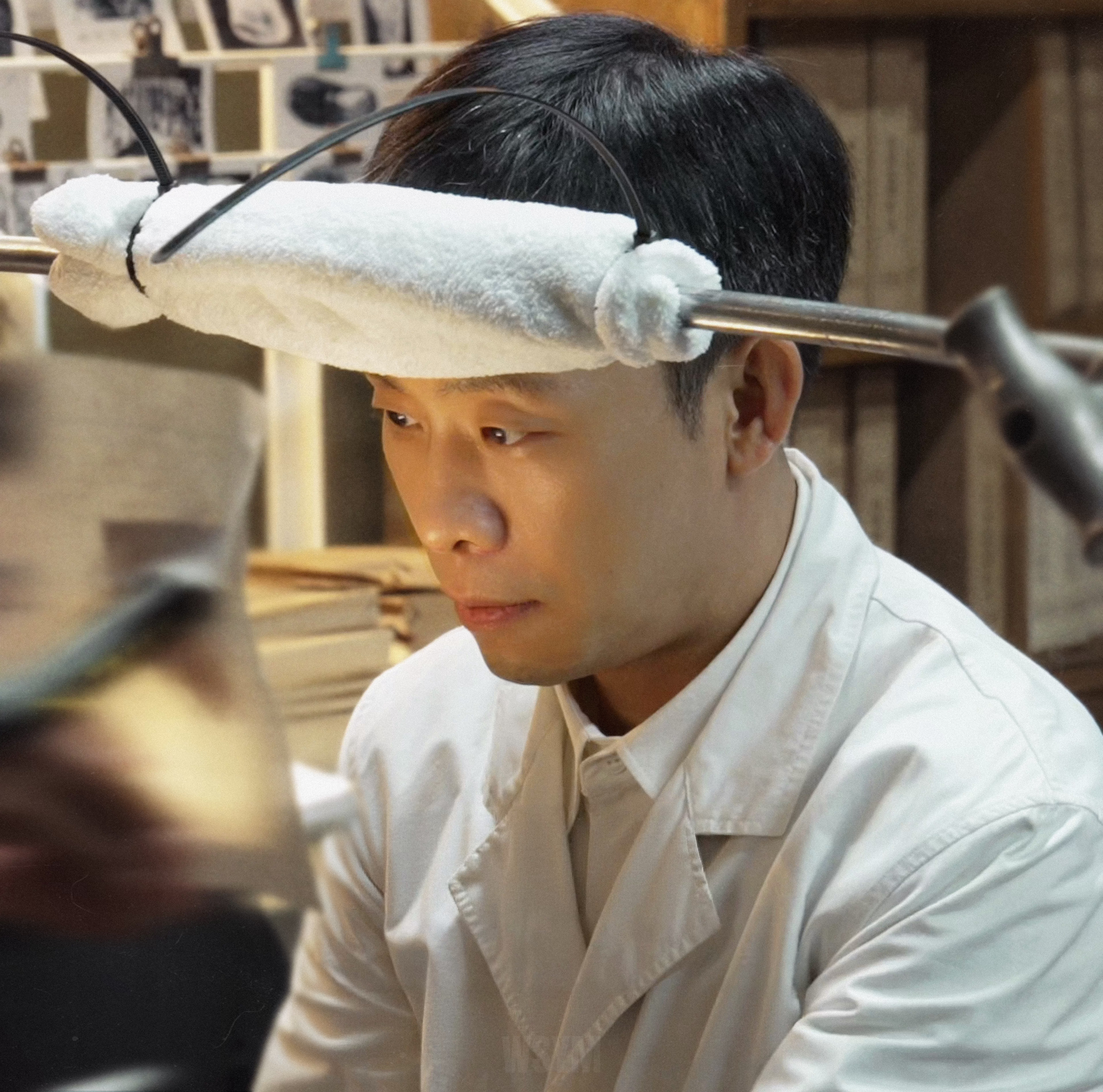论张译的可塑性之一张如此呆萌的猪猪脸为何能冷成这样神性的画面…​​​