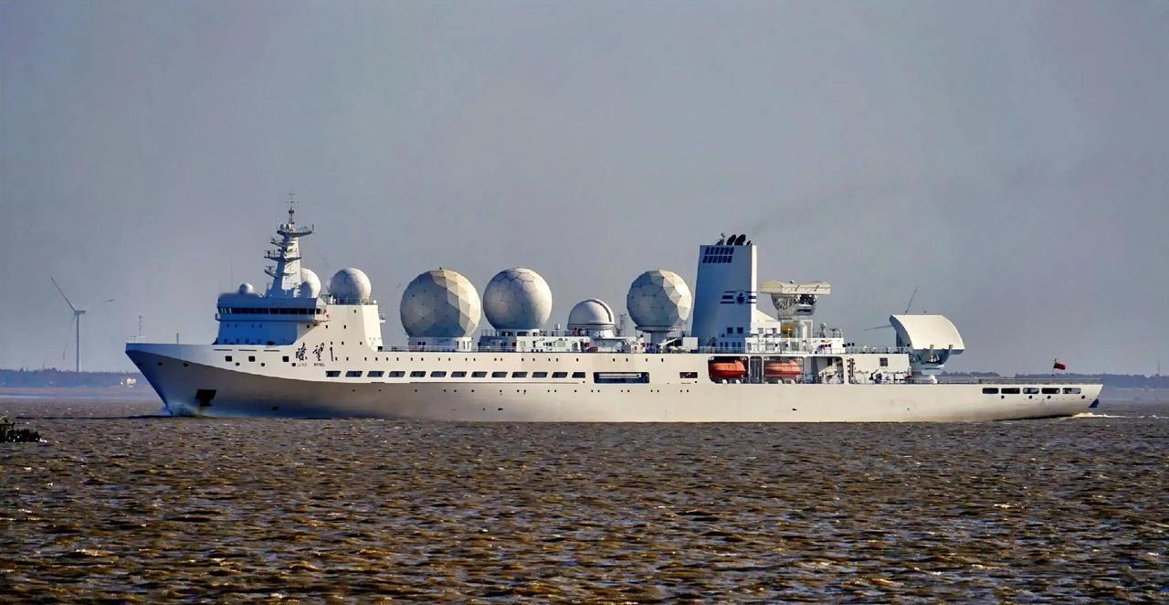 “头顶着六个球，全球我最牛”。说的就是中国的“瞭望1号”测量船。在2025年4月