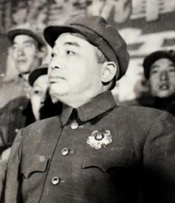 1928年，彭德怀带着红五军登上井冈山，和朱德、毛主席的红四军顺利会师，从这时候