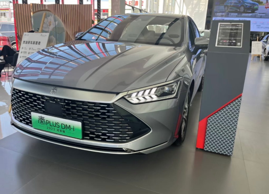 用朗逸全损的钱换了辆秦plus因老婆是新手开朗逸与一辆五菱mini相撞，后又撞