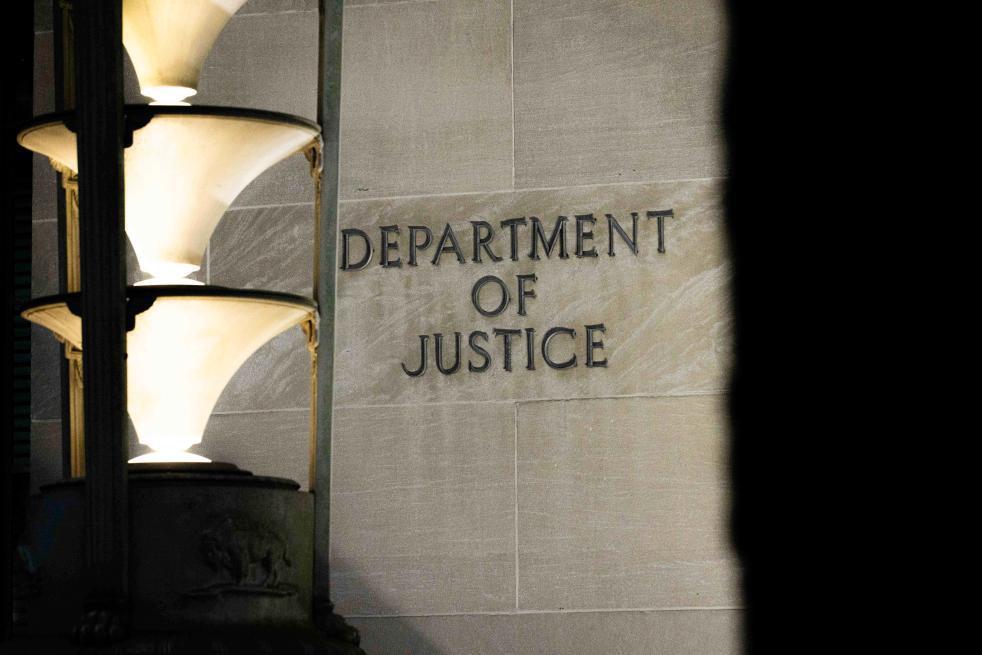 美司法部重磅披露爱泼斯坦案300万页文件 揭秘权势背后的真相