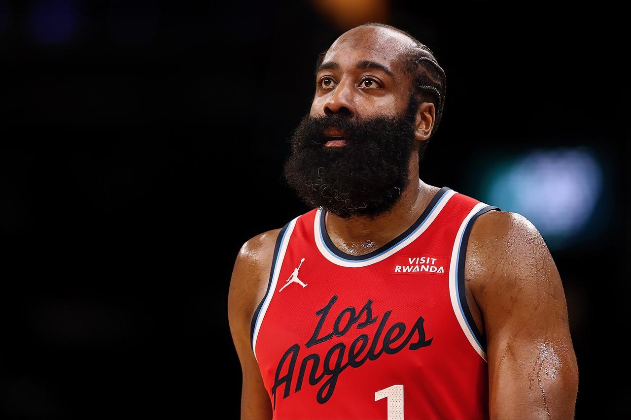 杜兰特：三弟，泰伦卢说18次失误非常致命，他这不是在说你吗？？？哈登：他上一场