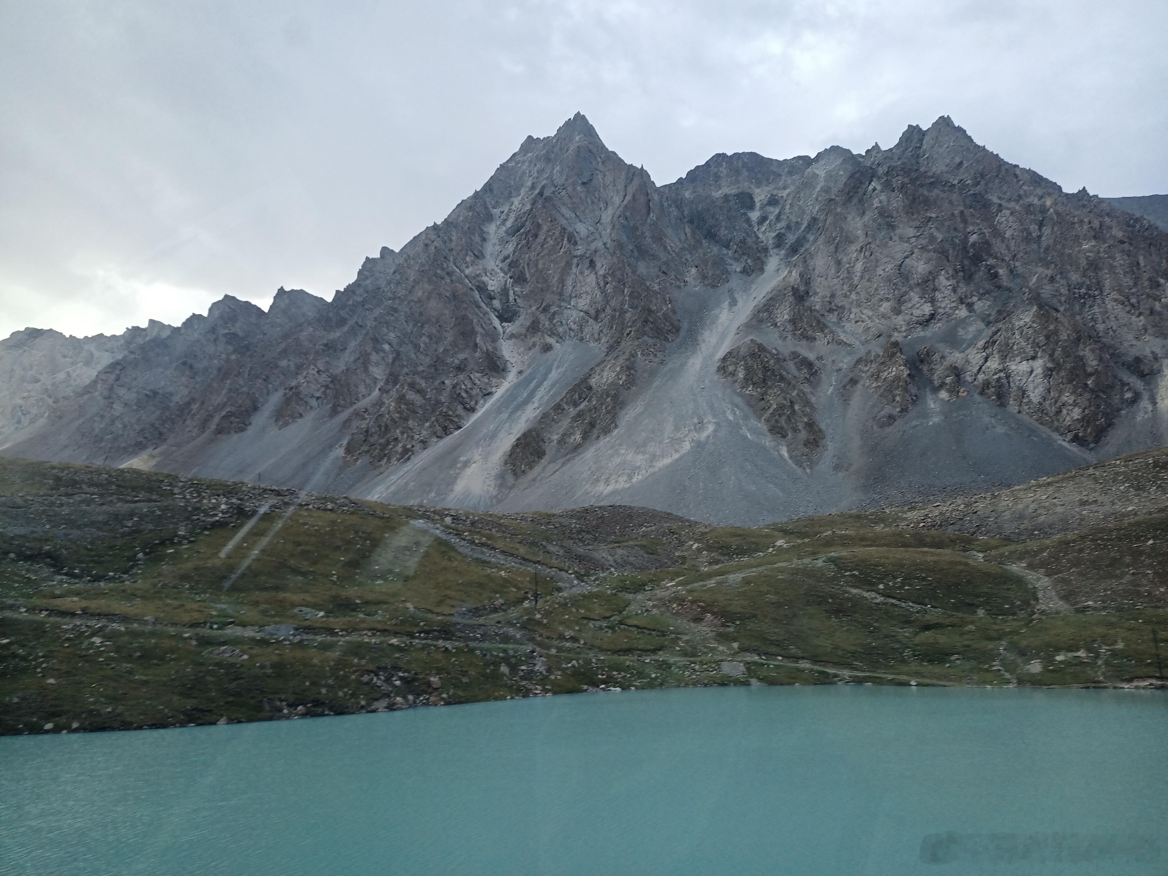 早安⛰️山有山的巍峨，海有海的深邃。人生最美的不是抵达，而是奔赴的途中。愿你