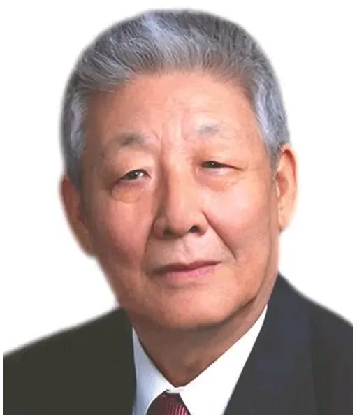 1970年，东方红卫星”超重，孙家栋坚持拆掉毛主席像章，然而周总理却说道：“你看