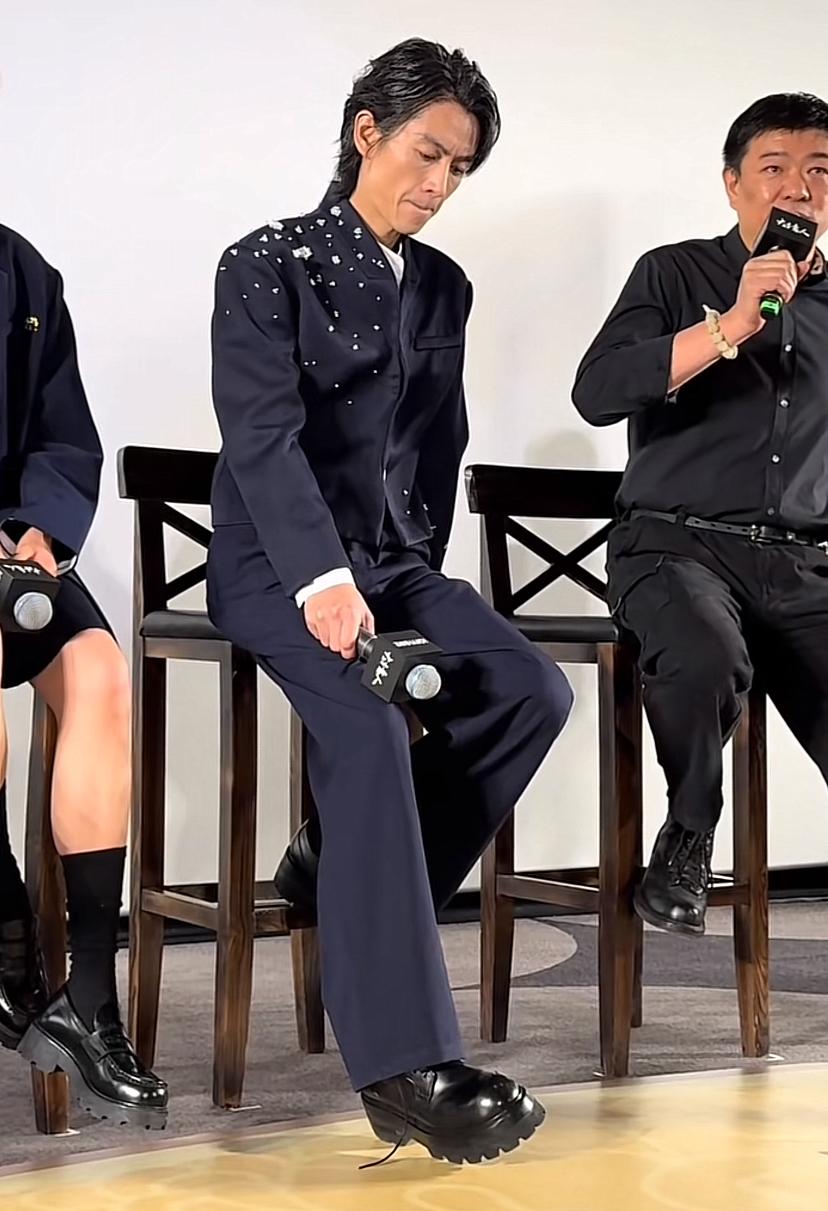 陈晓，你别乱减肥啊！有网友说：这么瘦的陈晓，第一眼看成黄子华了。不知道陈