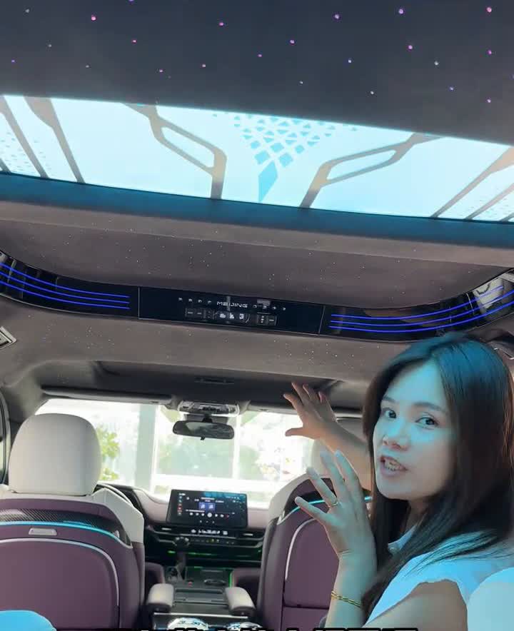 你敢相信吗？20多万的丰田塞纳内部空间这么宽敞，这么漂亮。现在这台车最大的痛点就