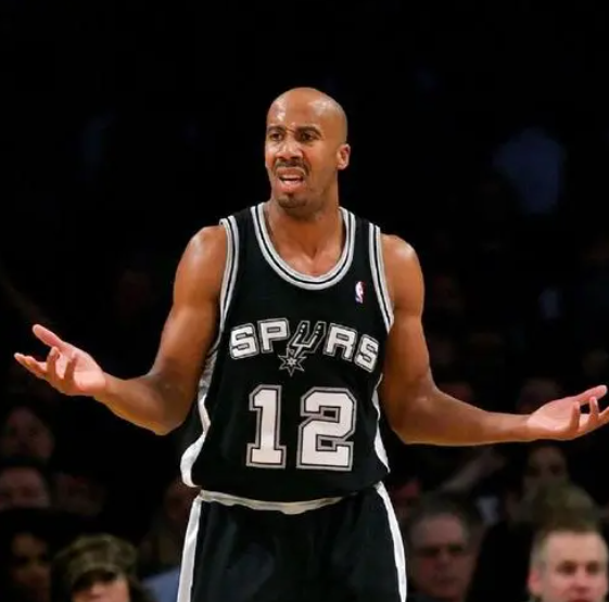 揭秘2001年NBA西部决赛：科比如何摧毁马刺外线防线？