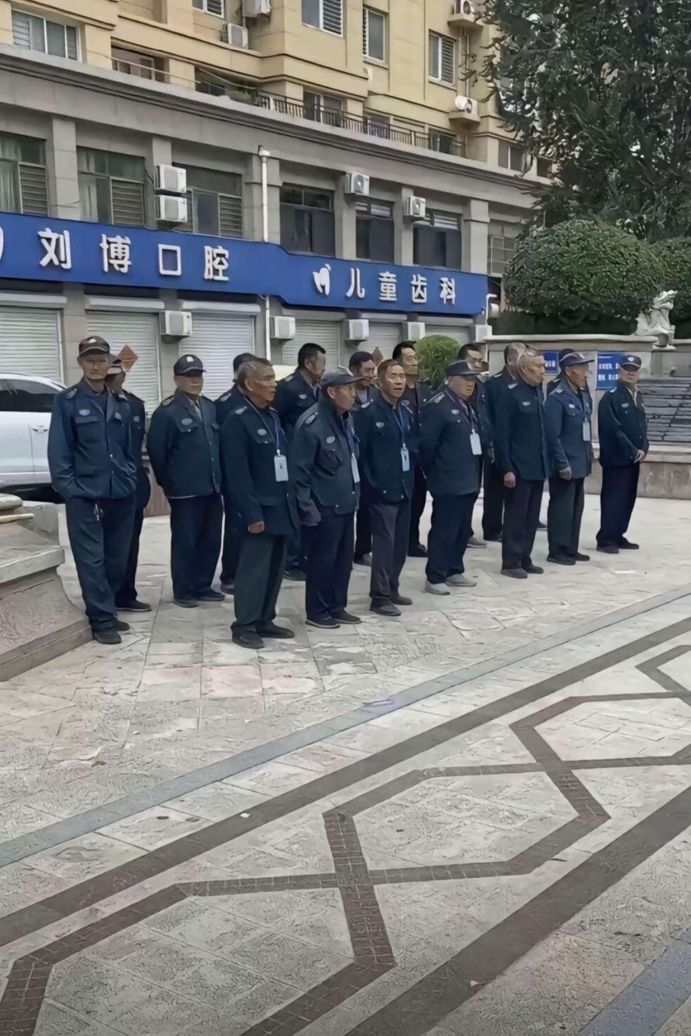小区的保安队伍让我安全感十足