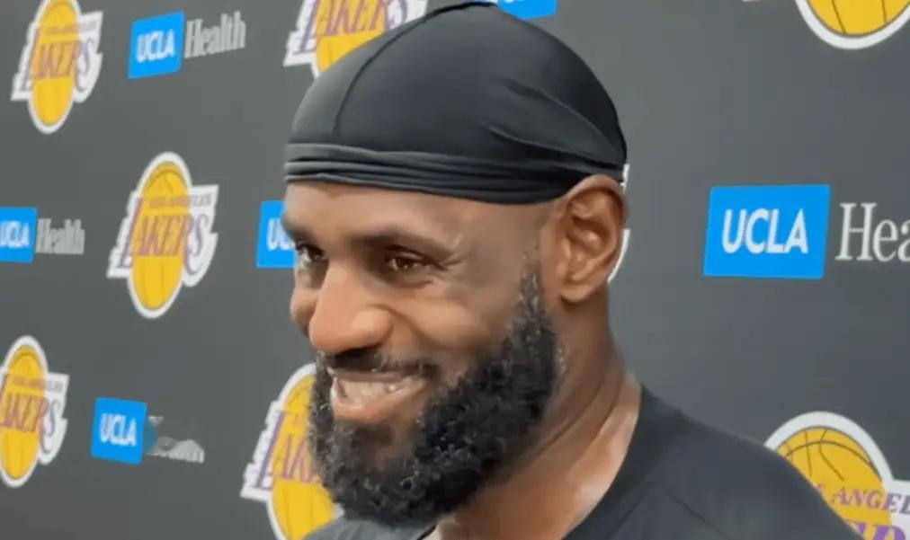 詹姆斯：“受伤期间我有在分析球队，我们可以看到本赛季球队大部分时间内在攻防两端都