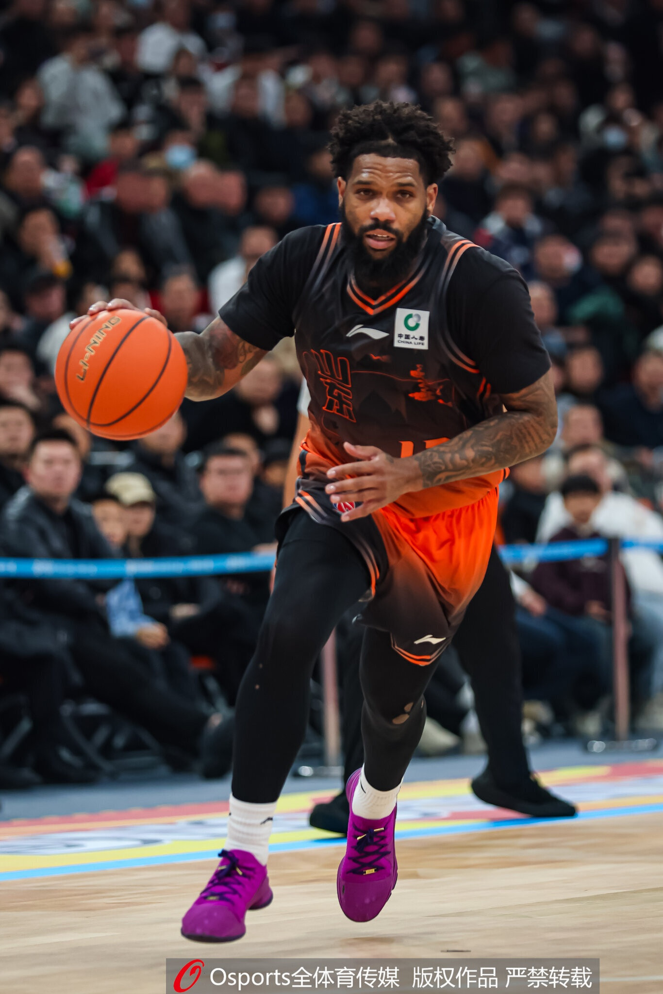 鲁媒: 山东男篮第四外援正在谈 小外援鲍威尔真需要努力了 危险了