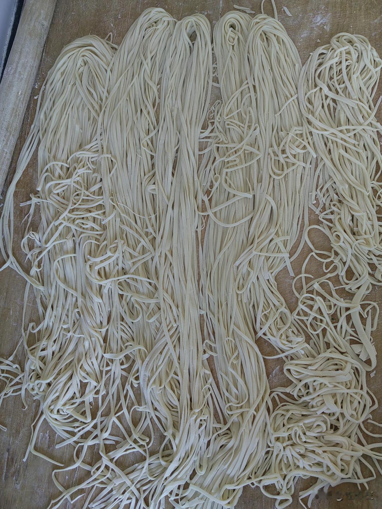 昨晚老爸打电话说还想吃我给做的手擀羊肉臊子面，但因为天气干燥有点上火，有点口腔溃