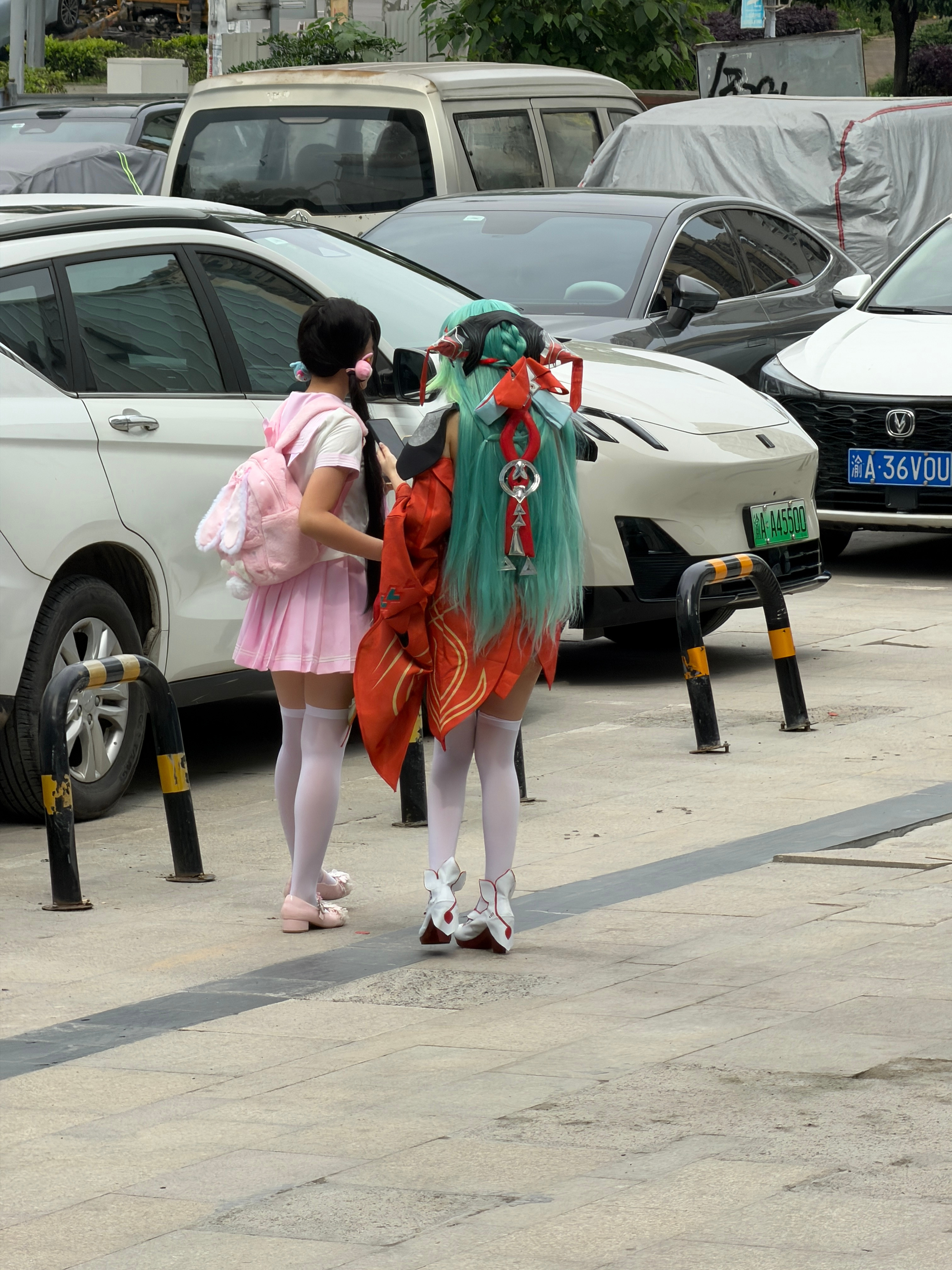 小区看到的二次元小姐姐、没看懂这是cosplay的哪个角色、是原神？