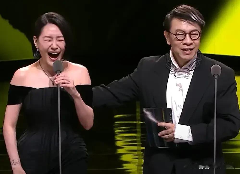 有种胜之不武的感觉，小s说要把这个奖送给妈妈，因为妈妈说，如果她得到这个奖项内心
