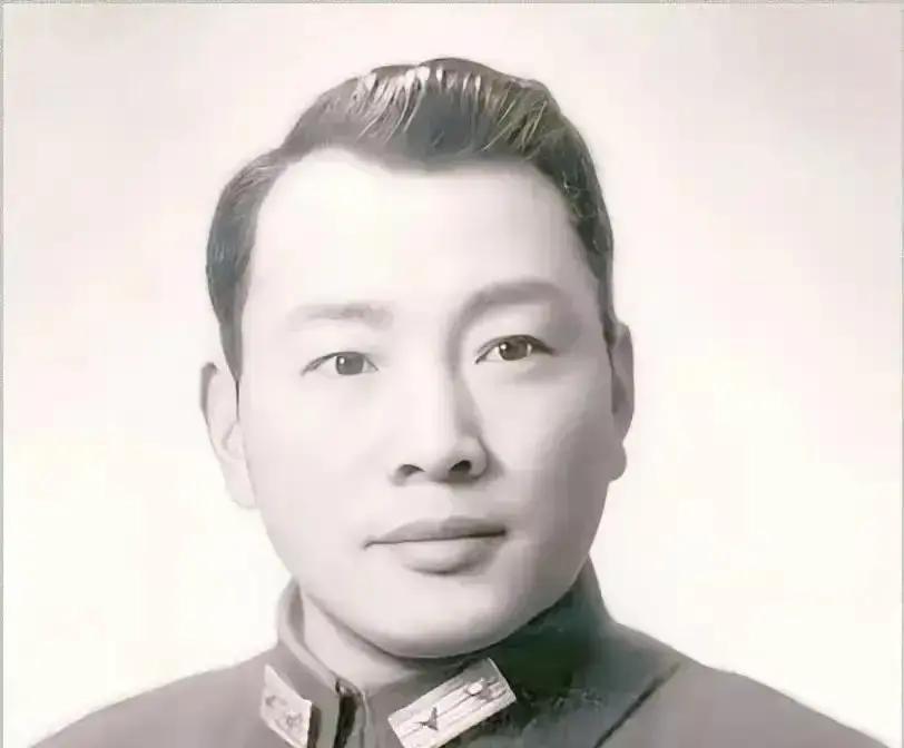 1935年，国民党中将奉命处决一位共产党要犯，开枪前才发现是自己老师，蒋介石电令