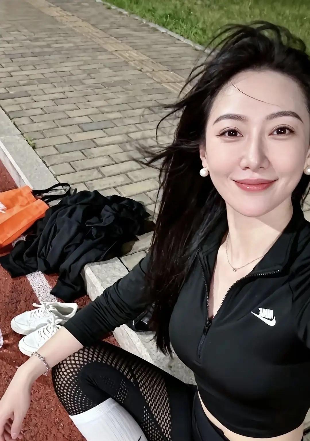 都说女儿长得相爸爸,这个和妈妈长得相.[赞]