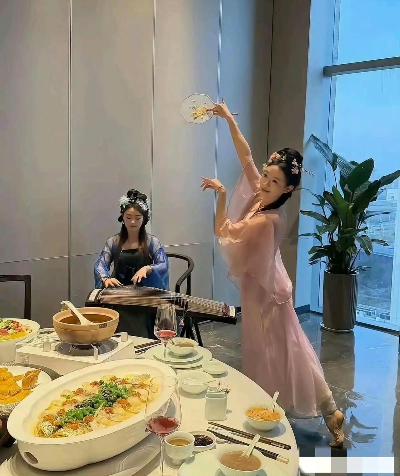 不懂就问，现在外面吃饭都这么高级了吗
