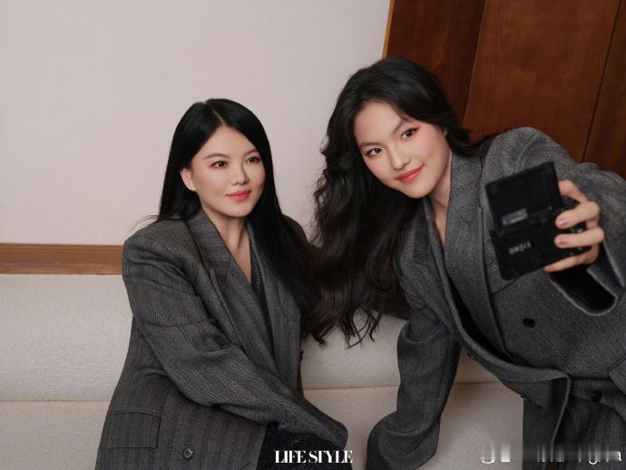 李湘王诗龄母女封面李湘、王诗龄母女合体拍摄封面大片，英伦风~李湘王