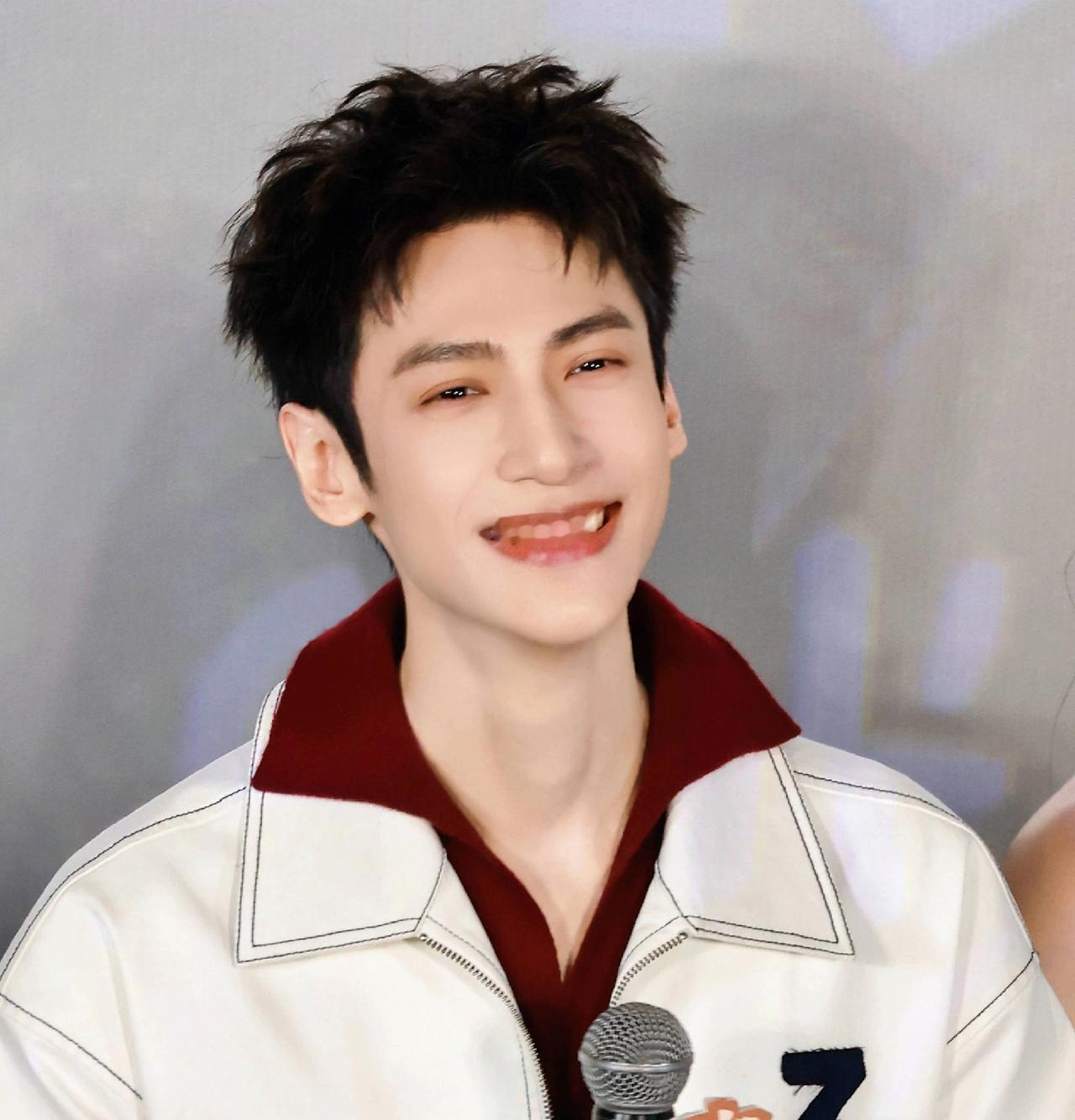 只知道他太瘦了，才知道是被打了!这两天看《水龙吟》，再次看到罗云熙，还是会感