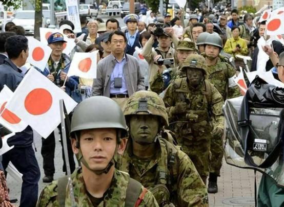 日本突然宣布！自卫队第15旅团升级为师团，战略方向就在台海。 日本的动作有点
