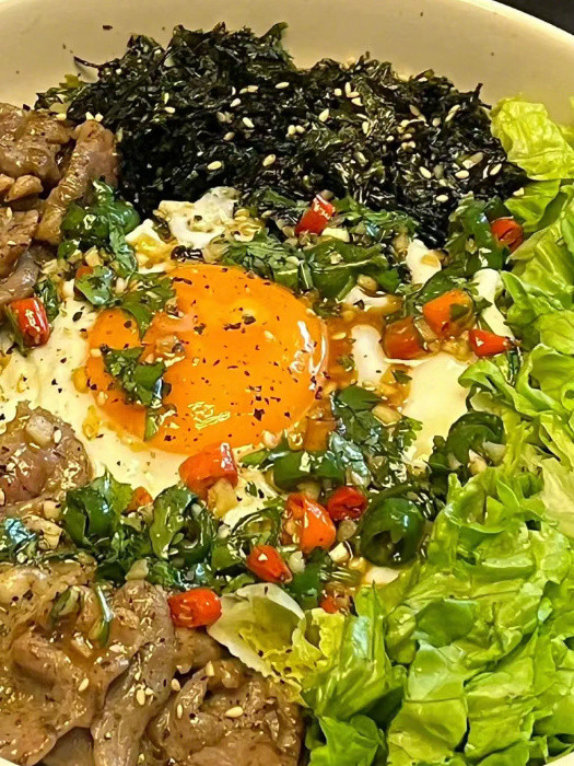 这碗生菜牛肉拌饭真是给我香迷糊了