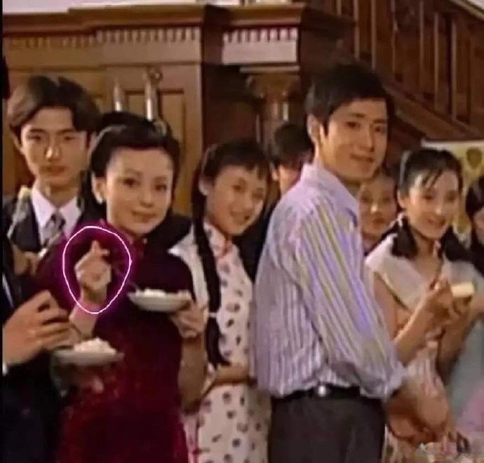 原来20年前就有这个比心动作了​​​