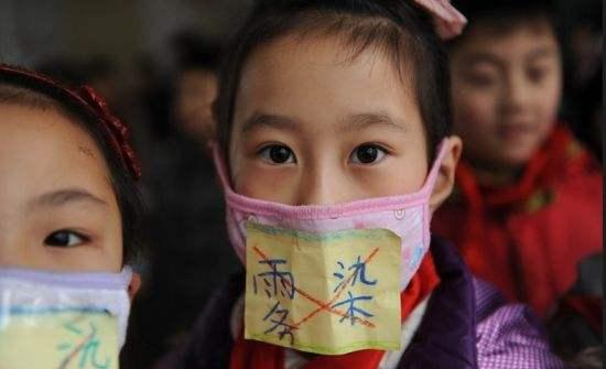 空气污染日趋严重, 孩子上学后呼吸道症状恶化, 学校应不应该配备空气净化器