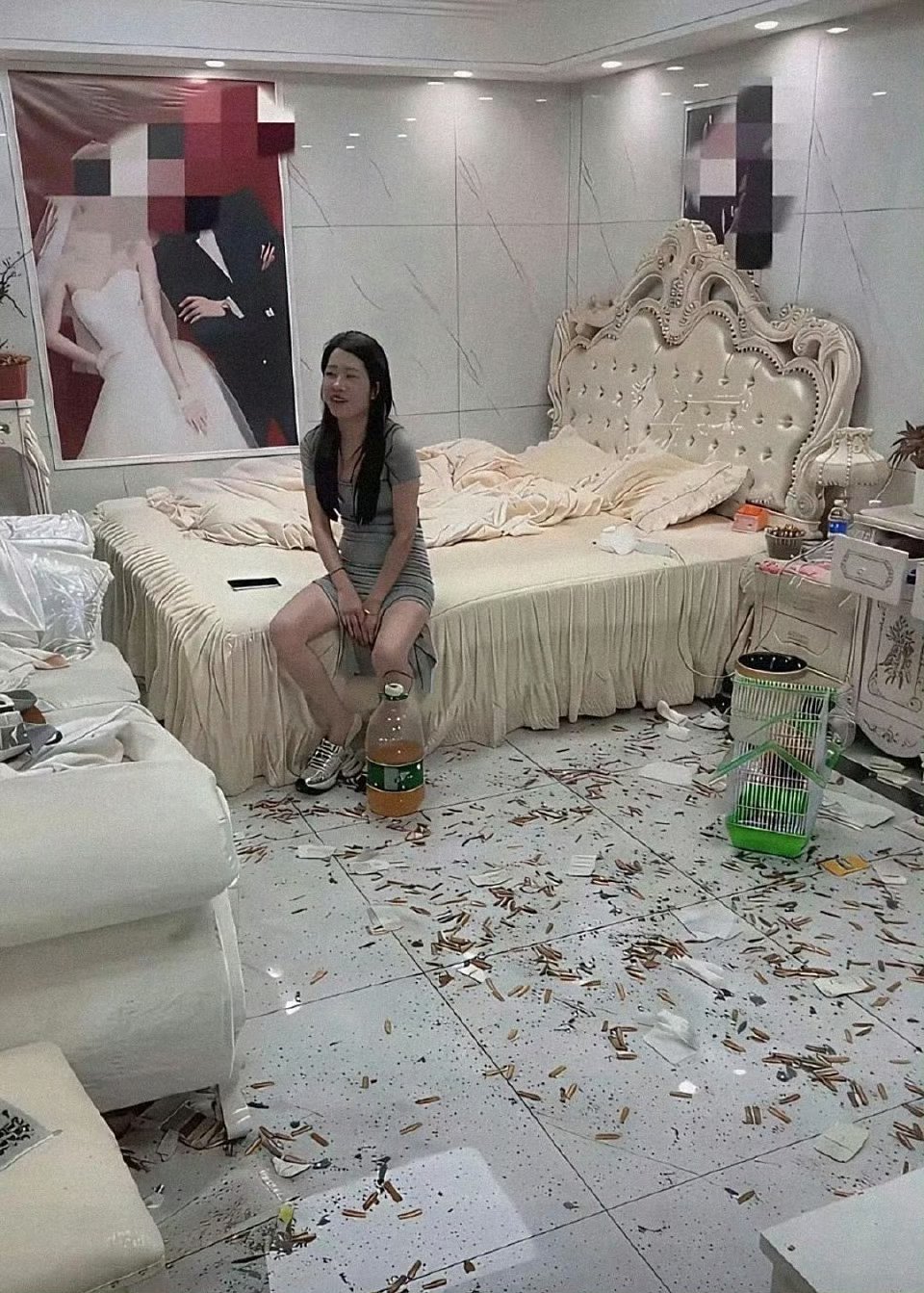 这是哪里的闹洞房，把婚房攉攉成这样？