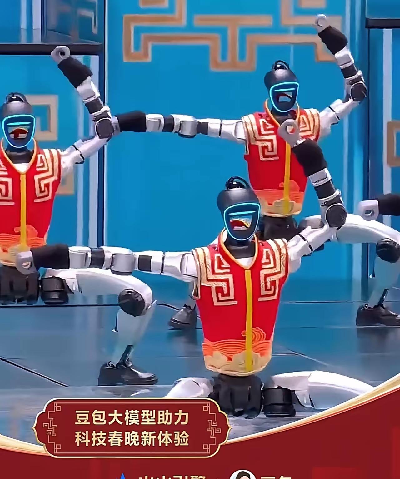 说句大实话看到晚会节目单有机器人表演的时候我爸直接翻了个白眼，毕竟去年机器人