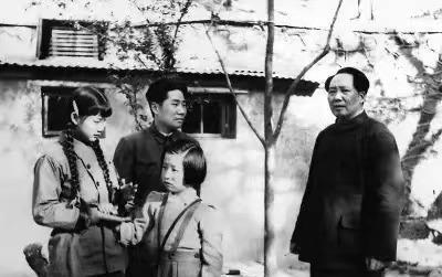 1962年，再婚后的刘思齐喜得贵子非常高兴，这时丈夫杨茂之让她给孩子取个名字，然