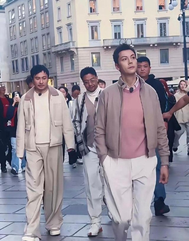 怪不得贾冰要减肥，这是减了个肥吗？这简直是换了个人啊！​​​