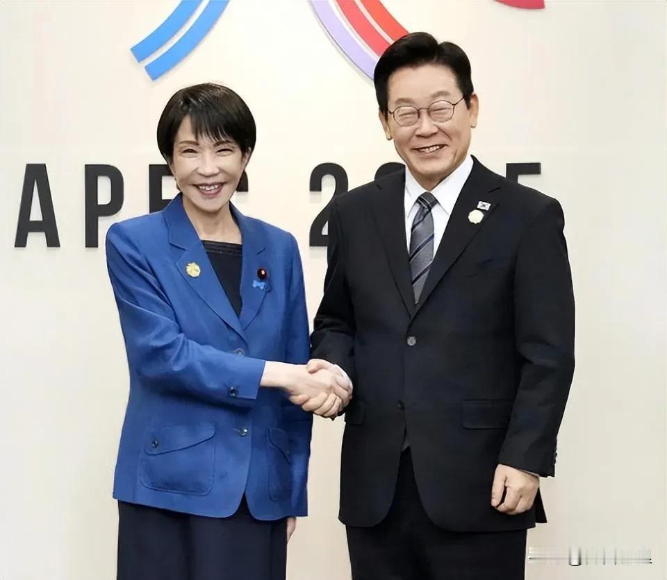 高市早苗想让李在明“传话”？刚挨了李在明当面怼，这忙他怕是不帮！李在明前脚刚