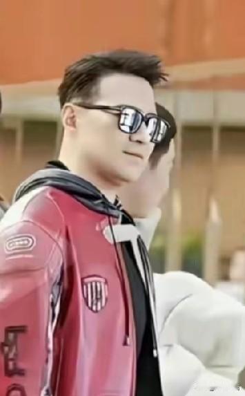 汪峰团队从1100人减到了400人！他是做什么业务的？怎么需要这么多人？