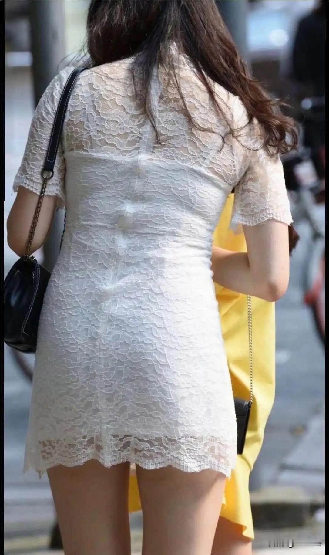 蕾丝白色内衣裙街拍