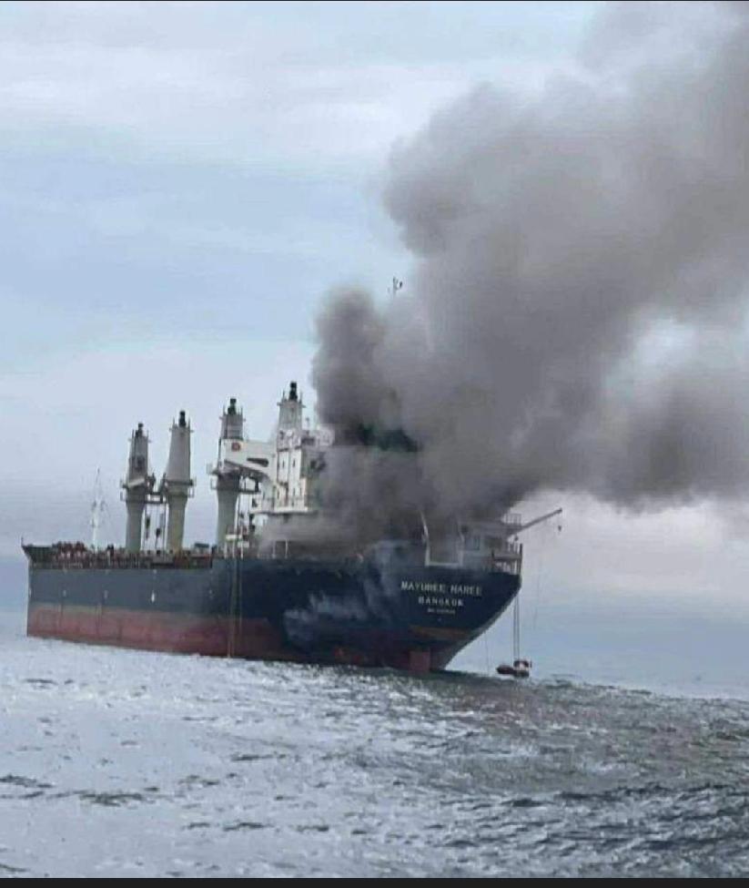 当地时间11日，泰国皇家海军参谋长称，海军接到报告，当天一艘悬挂泰国国旗、载有2