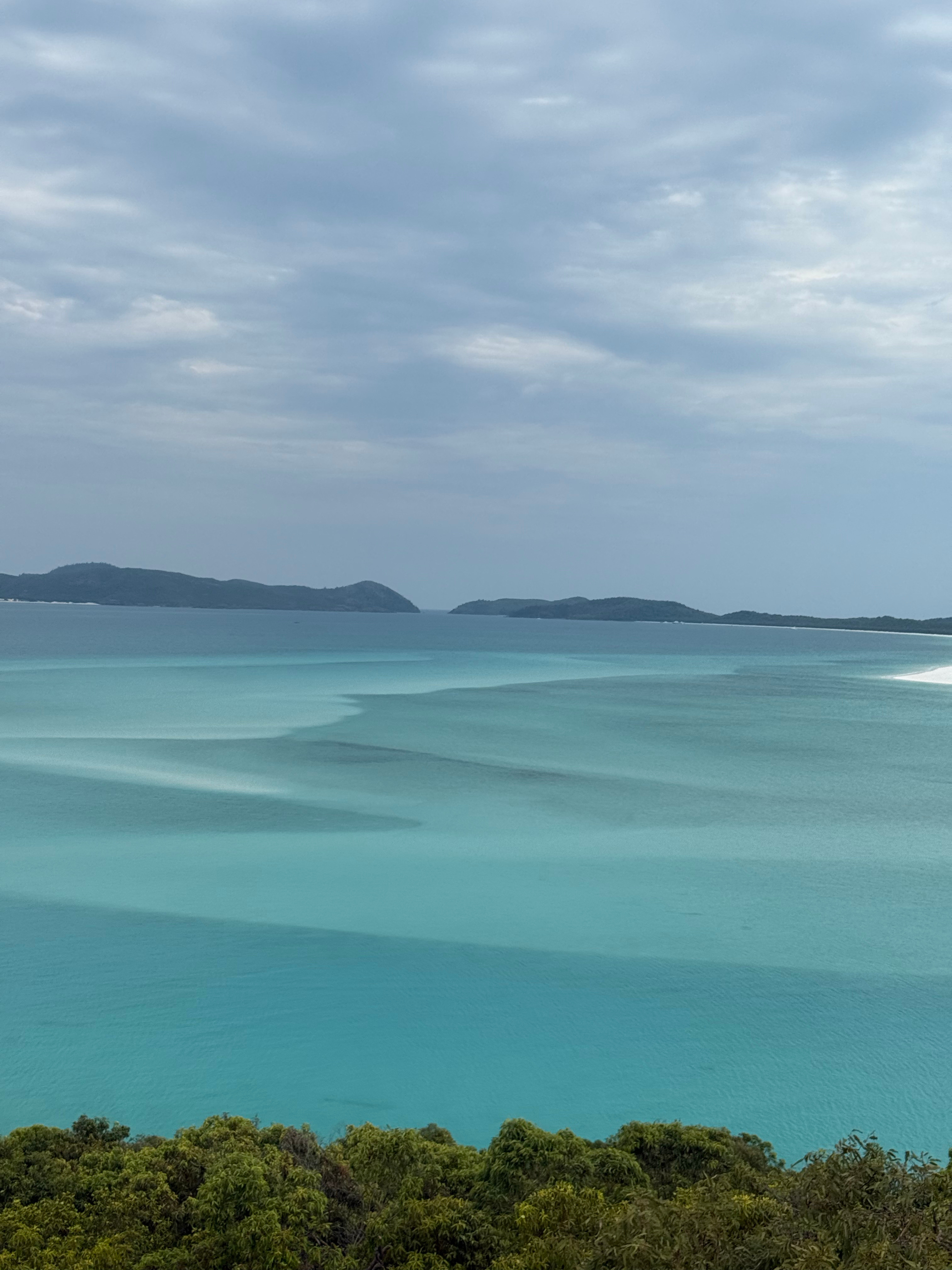坐了一天船，吹懵了，不过Whitsundays是真绝美啊！步行翻个小山可以抵达这