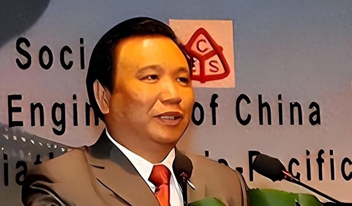 报应来了！捐给美国7千万，满嘴“中国穷关我啥事”，如今破产了。他就是“电池大王”
