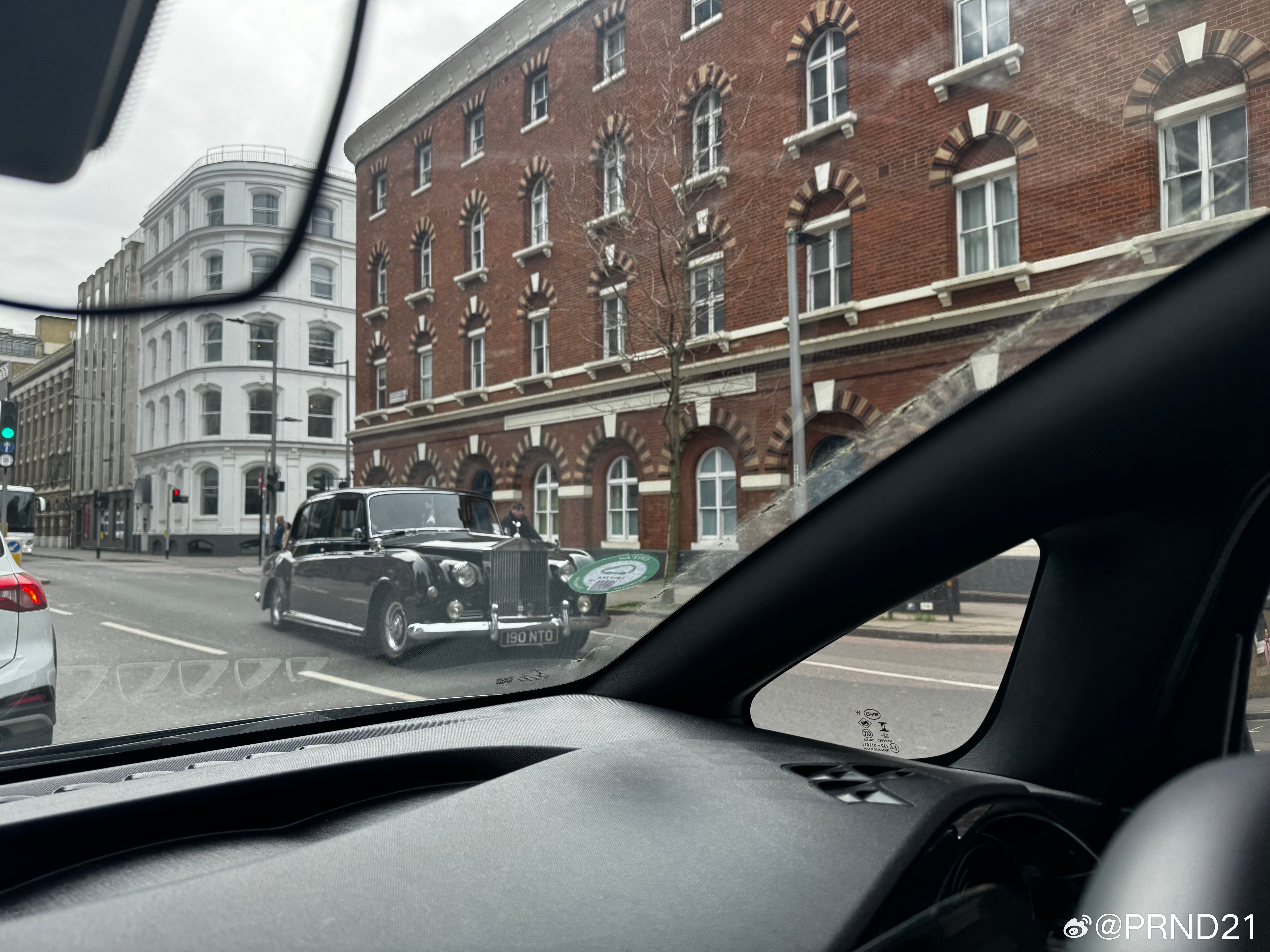 闺蜜那天在UK看到的真oldmoney——闪亮如新的1962年劳斯莱斯第五代幻