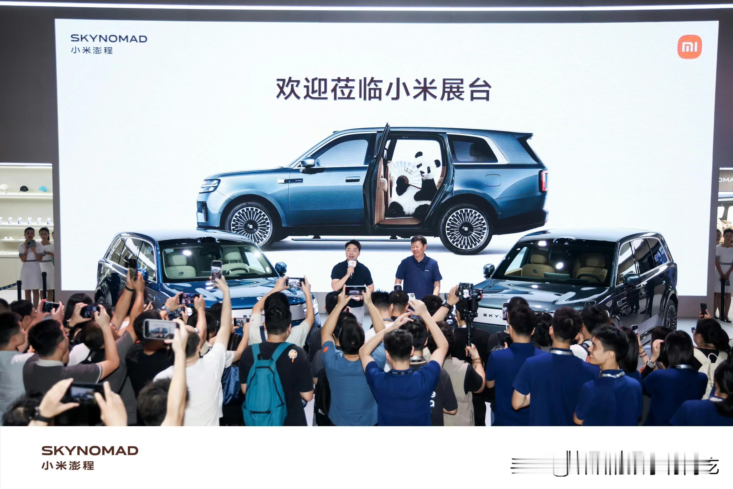 不得不承认，小米汽车的人气是真的很旺啊！在2026成都国际车展上，小米汽车展台是唯一人挤人的展台，小