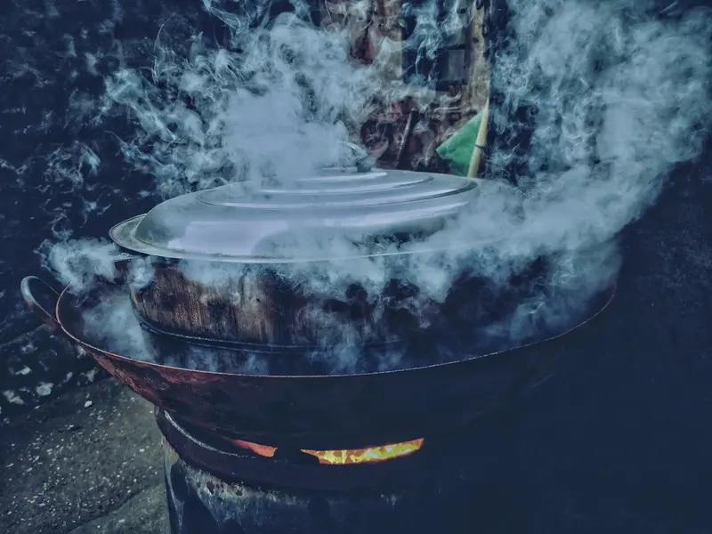 人生最难的时刻，唯一能做的就是“熬”——坚持到底，你就是自己的英雄！人生，有