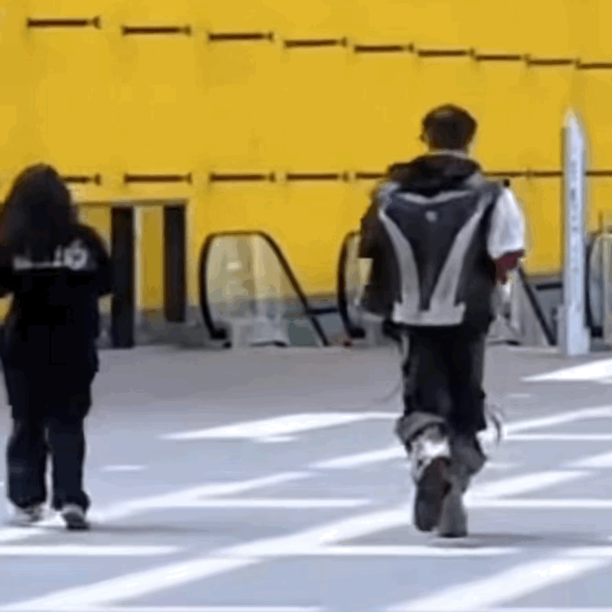 丁禹兮校园男大限时回归上一秒还在被小丁发带造型帅得一愣一愣的，下一秒看到小