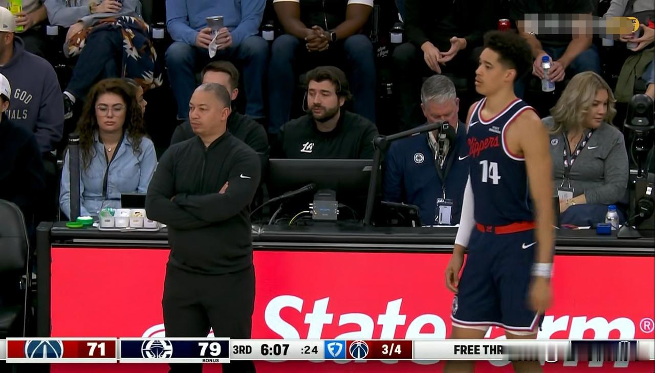 恭喜快船小将尼德豪泽得到了主帅泰伦-卢的认可！在今天快船主场以119：105击败