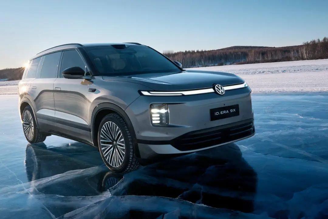 最近身边好多朋友换车都卡在一个死胡同里：30多万想买台靠谱的家用大SUV，看来看