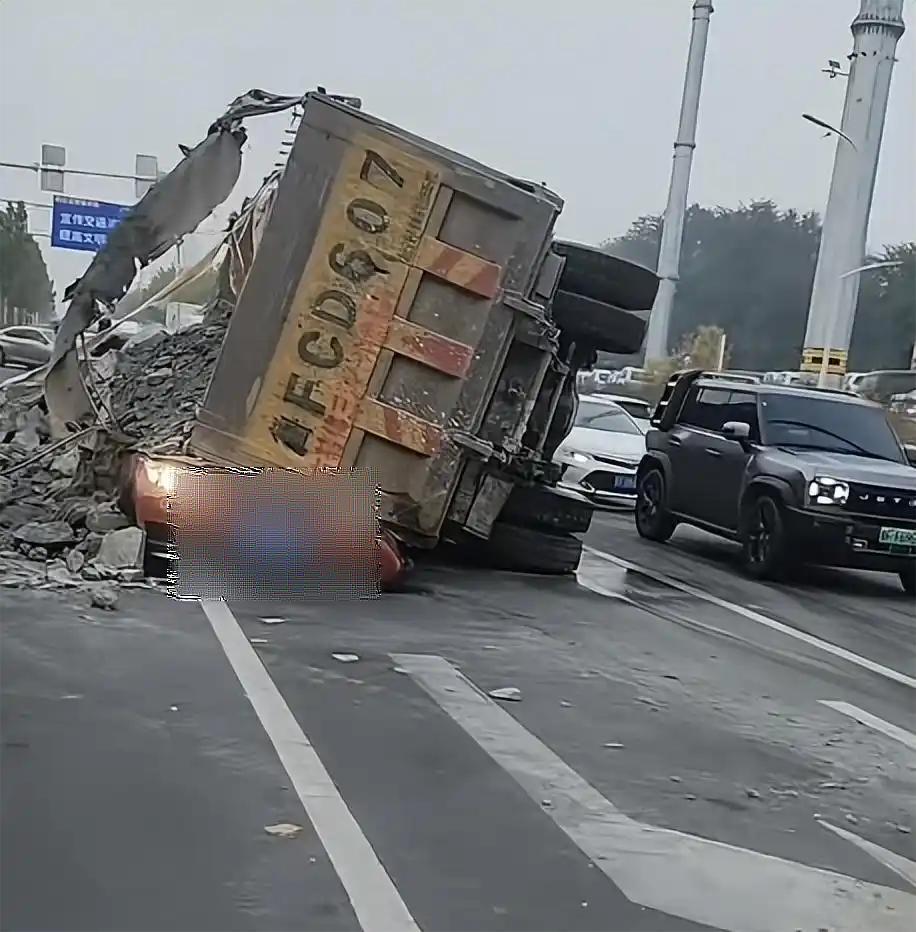 烟台渣土车致女老师遇难司机全责，涉事企业两度被整2025年11月7日15
