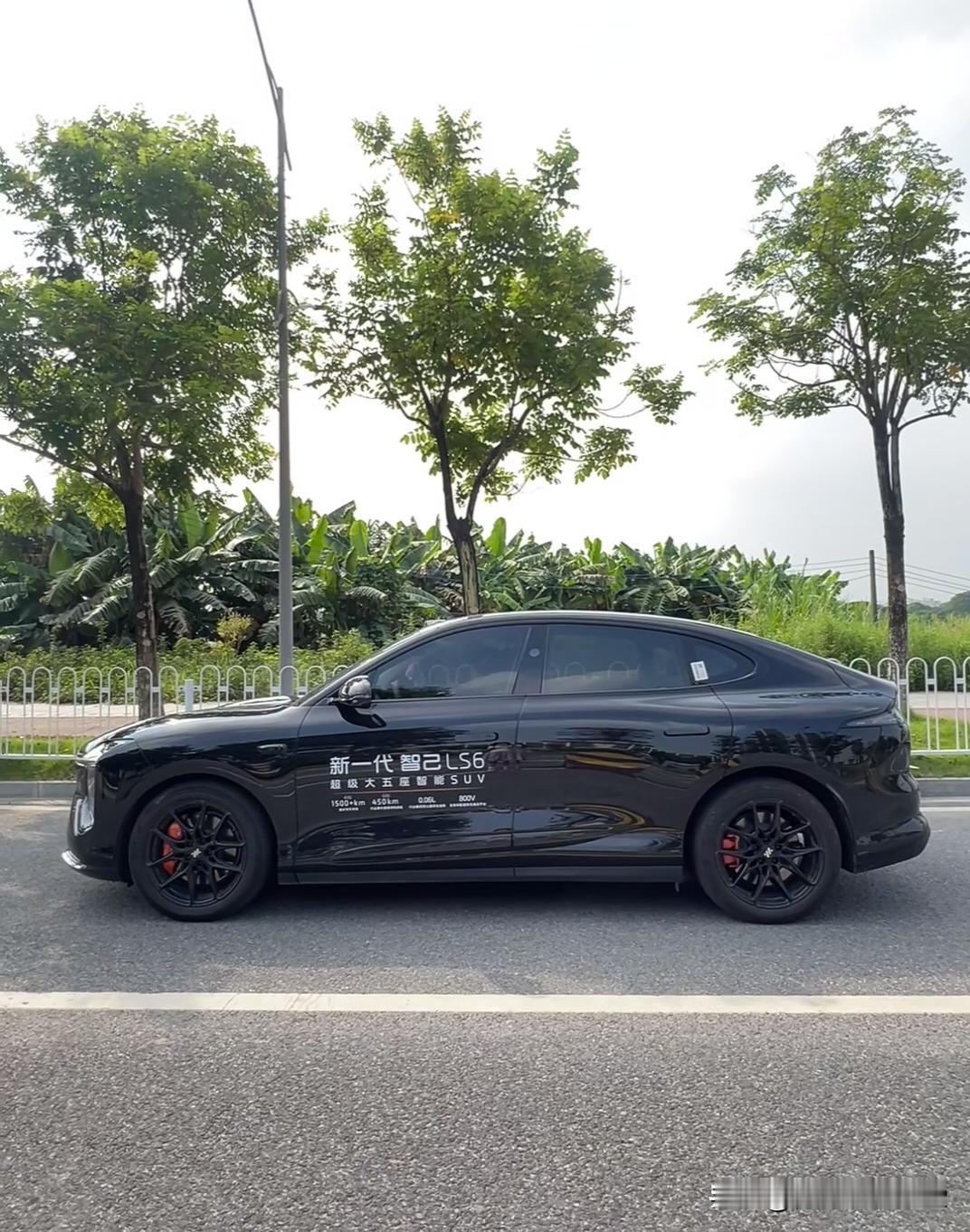 为什么智己一直不温不火，今年出了LS6就爆了智己LS6为什么会火？说实话，以前
