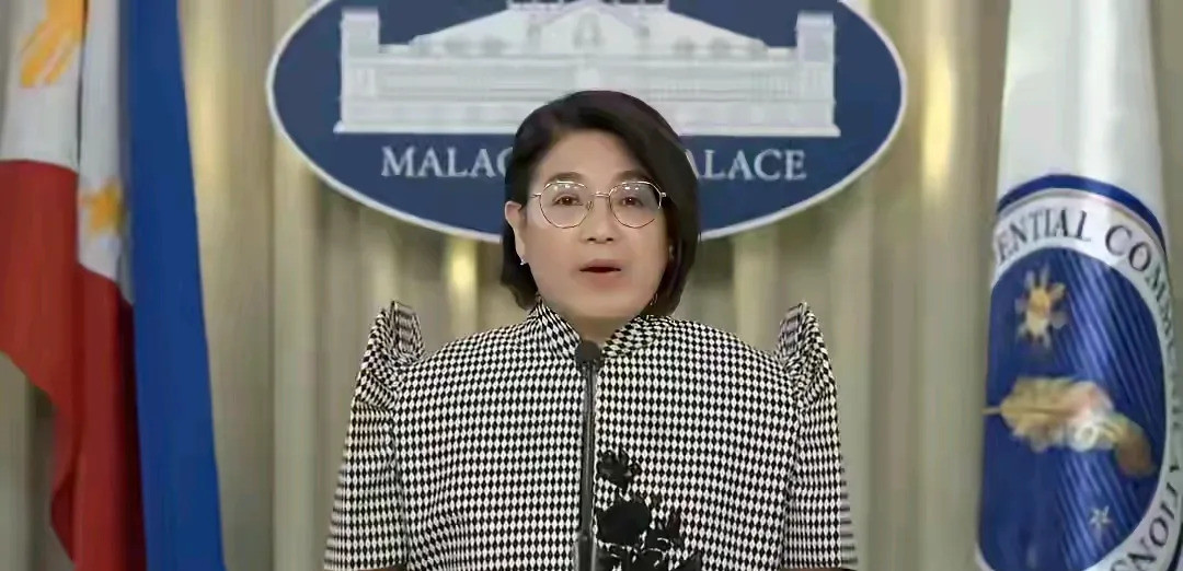 菲律宾防长持有黄金护照引发争议菲律宾防长被曝拥有黄金护照